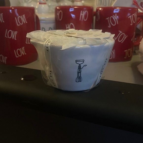COPY - Rae Dunn icon measuring cup - Picture 1 of 1